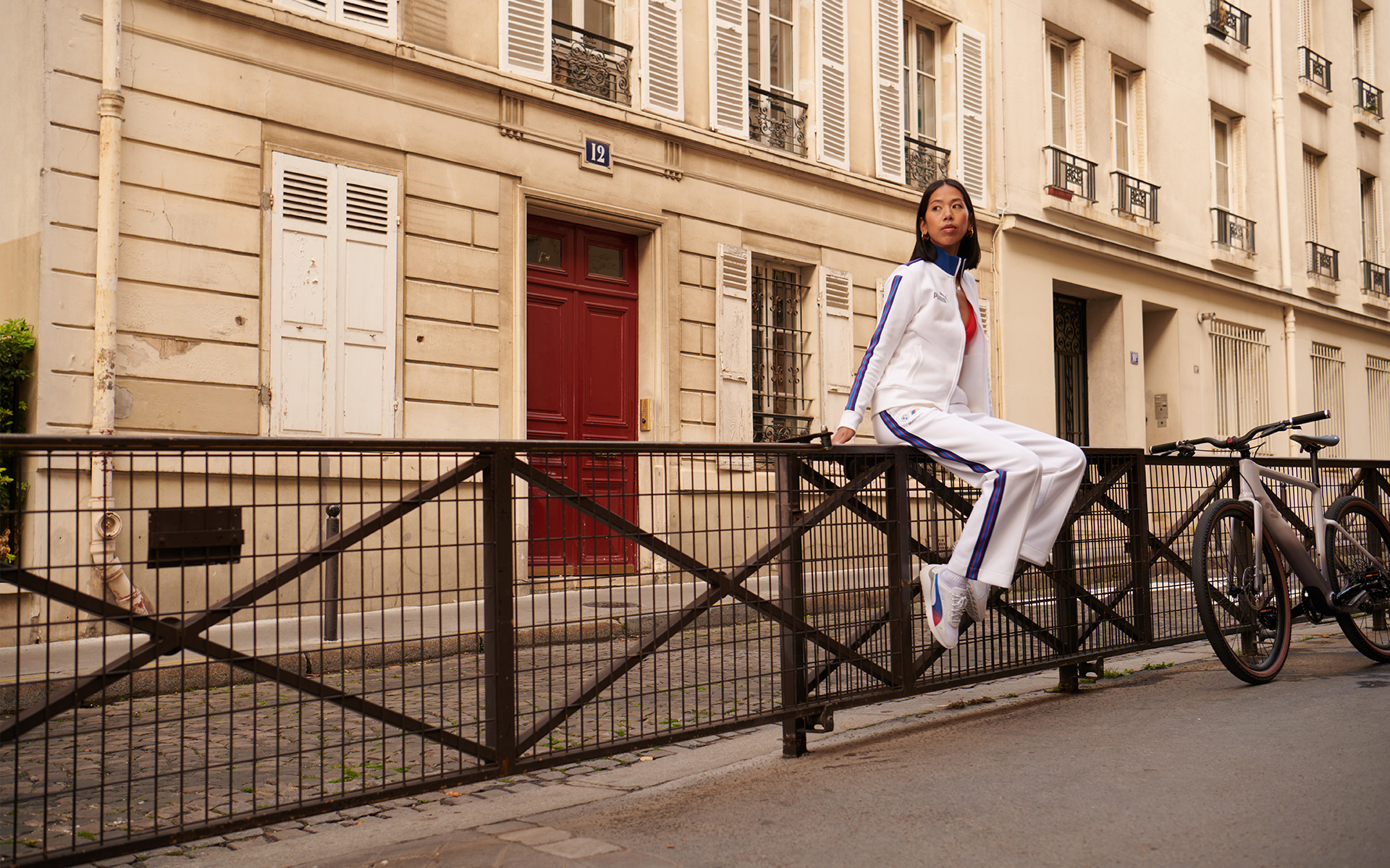 BMW Lifestyle Lookbook BMW E-Bike and BMW M Motorsport outfit